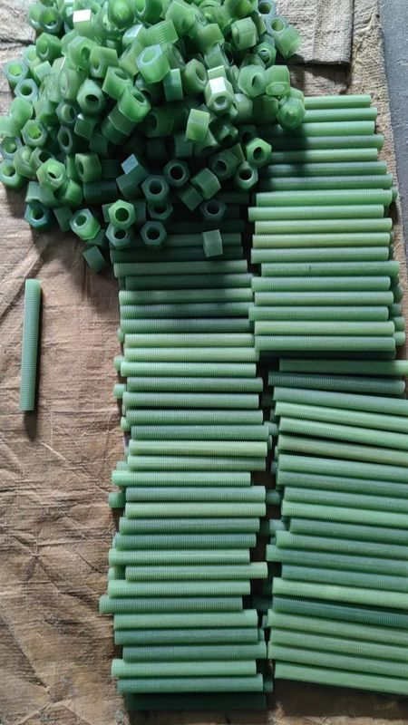 Ferri in plastica ad alta resistenza Ferro in FRP con filo metrico Colore verde
